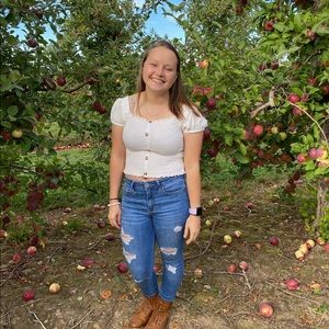 Meet your Posher, Ellis